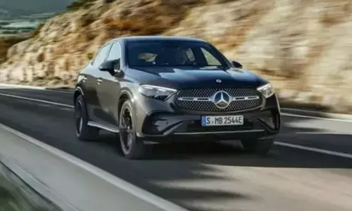 मर्सिडीज-बेंज जीएलसी 2023 का अनावरण करने की कर रही है तैयारी मर्सिडीज-बेंज जीएलसी 2023 का अनावरण करने की कर रही है तैयारी
