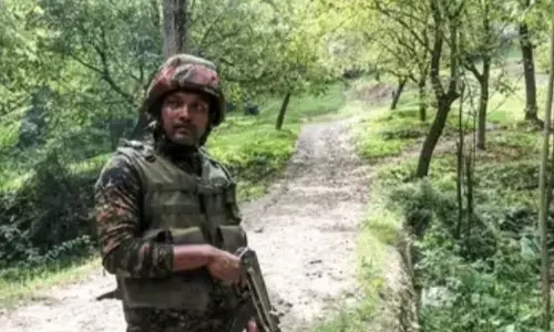राजौरी मुठभेड़ में मारा गया आतंकी; ऑपरेशन के दौरान  लाए गए विशेष बल राजौरी मुठभेड़ में मारा गया आतंकी; ऑपरेशन के दौरान  लाए गए विशेष बल