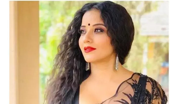 नज़र फेम अभिनेत्री मोनालिसा ने पति विक्रांत सिंह राजपूत के साथ वाराणसी यात्रा का लिया आनंद नज़र फेम अभिनेत्री मोनालिसा ने पति विक्रांत सिंह राजपूत के साथ वाराणसी यात्रा का लिया आनंद