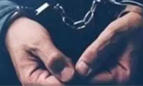 वेतन विवाद को लेकर पुलिसकर्मी पर गोली चलाने के आरोप में 2 दिन बाद सहायक गिरफ्तार वेतन विवाद को लेकर पुलिसकर्मी पर गोली चलाने के आरोप में 2 दिन बाद सहायक गिरफ्तार