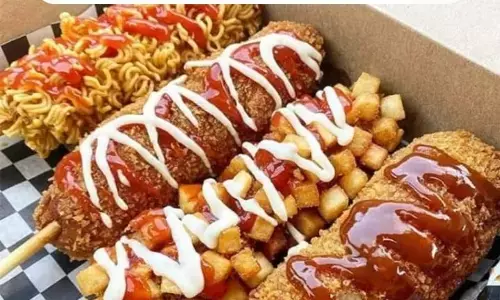 कॉर्न हॉट डॉग: अपने घर पर बनाएं रेस्टोरेंट जैसा हॉट डॉग, रेसिपी यहां देखें