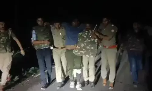 पुलिस मुठभेड़ के दौरान बाइक तमंचा के साथ इनमिया अभियुक्त गिरफ्तार पुलिस मुठभेड़ के दौरान बाइक तमंचा के साथ इनमिया अभियुक्त गिरफ्तार