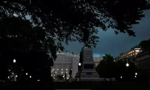 पूर्वी अमेरिका में तूफान के कारण 2 लोगों की मौत,हजारों उड़ानें रद्द,1.1 मिलियन लोगों को बिजली आपूर्ति का करना पड़ा सामना