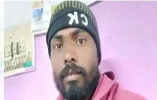 हैदराबाद में नशे मे धुत पति की हरकत से सदमे में महिला, सड़क पर उतारे पत्नी के कपड़े हैदराबाद में नशे मे धुत पति की हरकत से सदमे में महिला, सड़क पर उतारे पत्नी के कपड़े