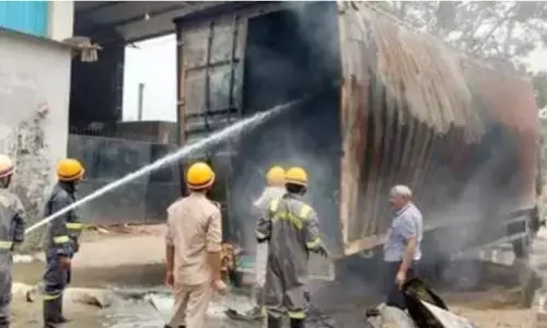 गाजियाबाद में ट्रक के बिजली के तारों से छू जाने से करंट लगने से 2 लोगों की हो गई मौत