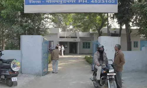 नोएडा में युवक को फर्जी मामले में फंसाना पुलिस को पड़ा भारी, पुलिस कर्मी निलंबित नोएडा में युवक को फर्जी मामले में फंसाना पुलिस को पड़ा भारी, पुलिस कर्मी निलंबित