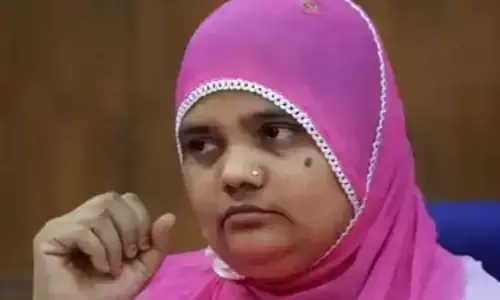 बिलकिस बानो मामले में सुप्रीम कोर्ट ने अपने ही आदेश पर उठाए सवाल बिलकिस बानो मामले में सुप्रीम कोर्ट ने अपने ही आदेश पर उठाए सवाल