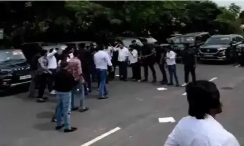 एल्विश यादव के फॉलोअर्स ने DND पर स्टंट कर मांगे वोट,नोएडा पुलिस ने गाड़ियों को किया जब्त