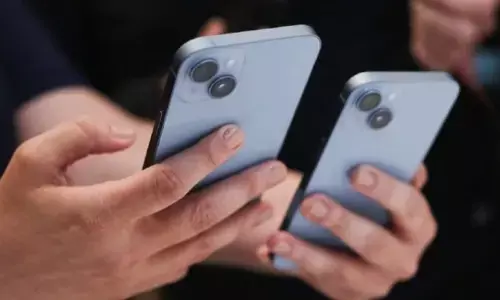 iPhone यूजर्स सावधान! ऑनलाइन फ्रॉड से बचने के लिए अभी बदलें अपनी सेटिंग iPhone यूजर्स सावधान! ऑनलाइन फ्रॉड से बचने के लिए अभी बदलें अपनी सेटिंग