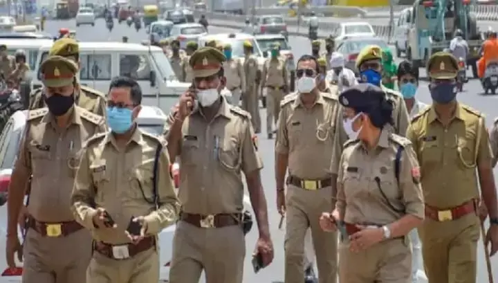 दिल्ली-NCR: योगी राज में दिनदहाड़े बच्चों के साथ शख्स का अपहरण दिल्ली-NCR: योगी राज में दिनदहाड़े बच्चों के साथ शख्स का अपहरण