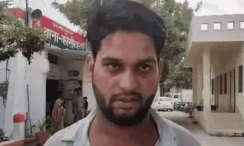 मथुरा में 2 सेकंड बात करके चोर ने ₹300000 की चेन कर ली चोरी, पहले की बातचीत और फिर मारा झपट्टा मथुरा में 2 सेकंड बात करके चोर ने ₹300000 की चेन कर ली चोरी, पहले की बातचीत और फिर मारा झपट्टा