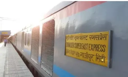 सुहेलदेव एक्सप्रेस ट्रेन के शौचालय में यात्रियों ने हंगामा करते हुए टीटीई को कर दिया बंद,जानिए वजह सुहेलदेव एक्सप्रेस ट्रेन के शौचालय में यात्रियों ने हंगामा करते हुए टीटीई को कर दिया बंद,जानिए वजह