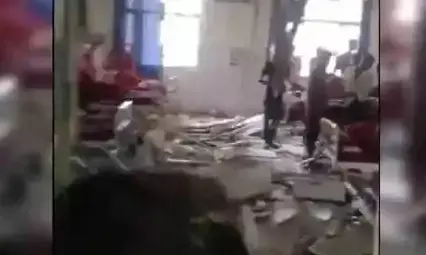 बीएचयू ट्रॉमा सेंटर की गिरी फॉल्स सीलिंग, एक दर्जन से अधिक मरीज़ निगरानी में बीएचयू ट्रॉमा सेंटर की गिरी फॉल्स सीलिंग, एक दर्जन से अधिक मरीज़ निगरानी में