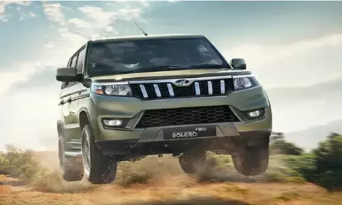 टोयोटा रुमियन बनाम महिंद्रा बोलेरो: एसयूवी प्रेमियों के लिए एक टफ विकल्प टोयोटा रुमियन बनाम महिंद्रा बोलेरो: एसयूवी प्रेमियों के लिए एक टफ विकल्प