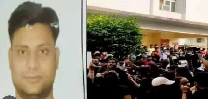 एमएमएस स्कैंडल: छात्रा ने हॉस्टल में रहने वाली लड़कियों का बनाया अश्लील वीडियो, पुरुष मित्रों में शेयर किया एमएमएस स्कैंडल: छात्रा ने हॉस्टल में रहने वाली लड़कियों का बनाया अश्लील वीडियो, पुरुष मित्रों में शेयर किया