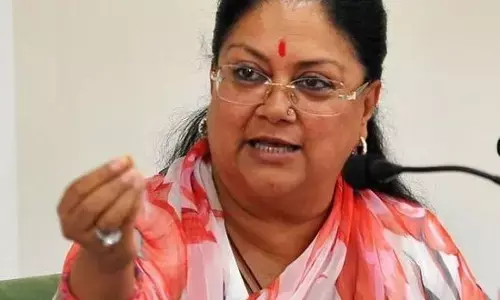 प्रदेश का मुख्यमंत्री देश के प्रधानमंत्री के बारे में यदि ऐसी बातें करता है तो वह गैर जिम्मेदाराना ही नहीं, अमर्यादित और अशोभनीय भी