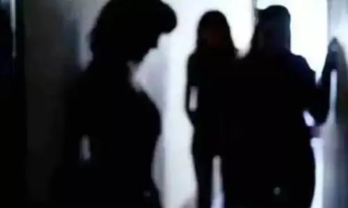 स्पा सेंटर में पुलिस को मिलीं असामान्य वस्तुएं,थाईलैंड की महिला समेत 7 गिरफ्तार स्पा सेंटर में पुलिस को मिलीं असामान्य वस्तुएं,थाईलैंड की महिला समेत 7 गिरफ्तार