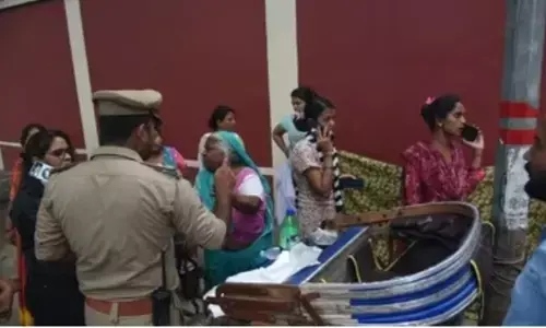 लखनऊ सड़क पर जन्मे बच्चे की मौत,डिप्टी सीएम ने कहा लापरवाही पर सजा लखनऊ सड़क पर जन्मे बच्चे की मौत,डिप्टी सीएम ने कहा लापरवाही पर सजा