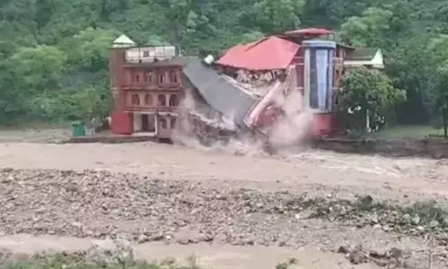उत्तराखंड बारिश: देहरादून डिफेंस कॉलेज की इमारत गिरी उत्तराखंड बारिश: देहरादून डिफेंस कॉलेज की इमारत गिरी