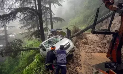 हिमाचल के सोलन में बादल फटने से सात की मौत; उत्तराखंड में मलबे में दबे वाहन: बारिश अपडेट हिमाचल के सोलन में बादल फटने से सात की मौत; उत्तराखंड में मलबे में दबे वाहन: बारिश अपडेट