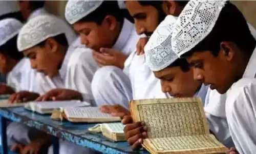 असम के मदरसे में मिला बिना सिर वाला छात्र का शव असम के मदरसे में मिला बिना सिर वाला छात्र का शव