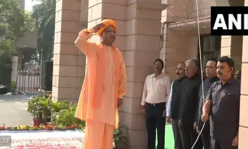 CM Yogi hoisted the flag in Lucknow, said - Indias soul resides in UP CM Yogi hoisted the flag in Lucknow, said - Indias soul resides in UP