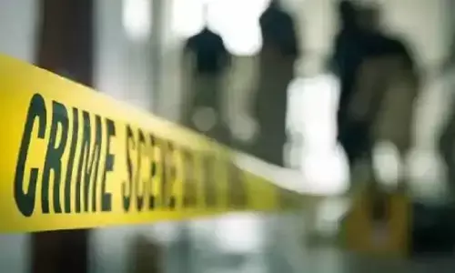 बेटी को कंधे पर ले जा रहे शख्स को मारी गोली,दिल दहला देने वाली वारदात