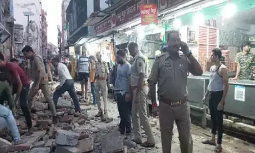 मथुरा : वृंदावन में बांके बिहारी मंदिर के पास दो मंजिला मकान का ऊपरी हिस्सा गिरा, 5 की मौत!