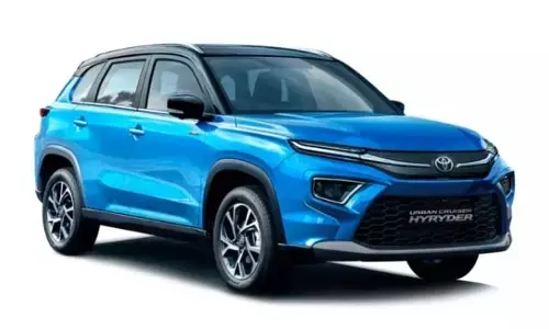 टोयोटा सिर्फ 11 लाख में 26 किमी/लीटर का देती है माइलेज