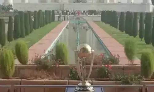 वर्ल्ड कप की ट्राफी पहुंची ताजमहल ,एक घंटे तक हुआ जमकर वीडियो शूट, 5 अक्टूबर से शुरू होगा विश्वकप