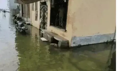 कानपुर में 24 घंटे में 17 सेमी बढा गंगा का जल स्तर, बाढ़ की फिर बन रही है आशंका कानपुर में 24 घंटे में 17 सेमी बढा गंगा का जल स्तर, बाढ़ की फिर बन रही है आशंका