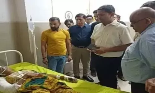 वृन्दावन में बालकनी गिरने से 5 श्रद्धालुओं की मौत, सीएम ने किया मुआवजे का ऐलान वृन्दावन में बालकनी गिरने से 5 श्रद्धालुओं की मौत, सीएम ने किया मुआवजे का ऐलान