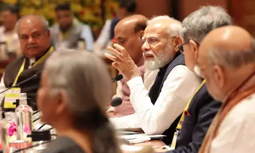 मोदी कैबिनेट की बैठक में हुए बड़े फैसले, E-Bus सेवा और विश्वकर्मा योजना इन दो बड़ी योजनाओं को मिली मंजूरी मोदी कैबिनेट की बैठक में हुए बड़े फैसले, E-Bus सेवा और विश्वकर्मा योजना इन दो बड़ी योजनाओं को मिली मंजूरी