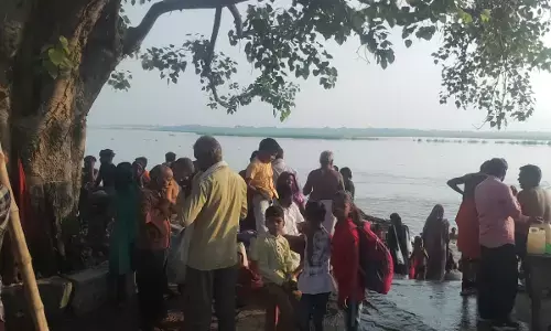 मलमास के अमावस्या में हजारों श्रद्धालुओं ने लगाई आस्था की डुबकी मलमास के अमावस्या में हजारों श्रद्धालुओं ने लगाई आस्था की डुबकी