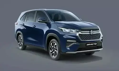 मारुति सुजुकी की इनविक्टो का मुकाबला है किआ कार्नेस, इनोवा हाइक्रॉस से जानें फीचर्स, कीमत