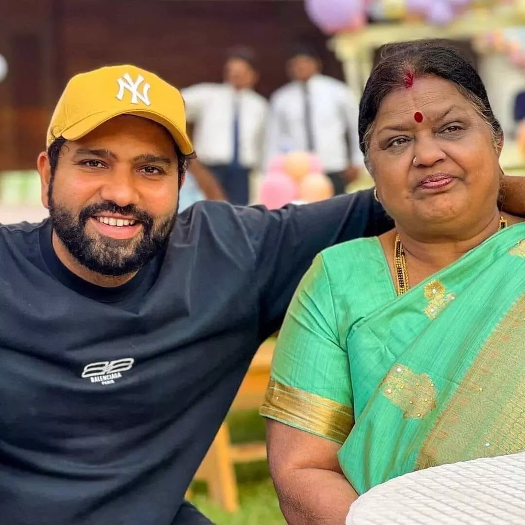 बचपन में रोहित गरीबी के कारण क्रिकेट छोड़ना चाहते थे, लेकिन मां ने बदल दिया पूरा खेल बचपन में रोहित गरीबी के कारण क्रिकेट छोड़ना चाहते थे, लेकिन मां ने बदल दिया पूरा खेल