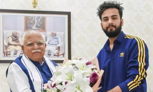 बिग बॉस ओटीटी 2 जीतने के बाद एल्विश यादव ने हरियाणा के मुख्यमंत्री से उनके आवास पर की मुलाकात बिग बॉस ओटीटी 2 जीतने के बाद एल्विश यादव ने हरियाणा के मुख्यमंत्री से उनके आवास पर की मुलाकात