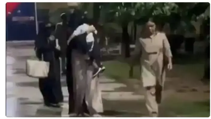 सुप्रीम कोर्ट से जमानत पर रिहा निखत अंसारी चित्रकूट जेल से आईं बाहर सुप्रीम कोर्ट से जमानत पर रिहा निखत अंसारी चित्रकूट जेल से आईं बाहर