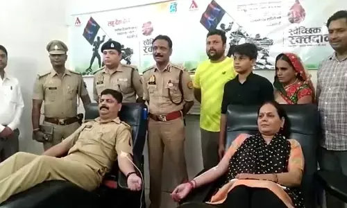 जिला अस्पताल में भर्ती मरीज ने पुलिस से लगाई दो यूनिट खून के लिए गुहार SP पहुंचे खून देने अस्पताल जिला अस्पताल में भर्ती मरीज ने पुलिस से लगाई दो यूनिट खून के लिए गुहार SP पहुंचे खून देने अस्पताल