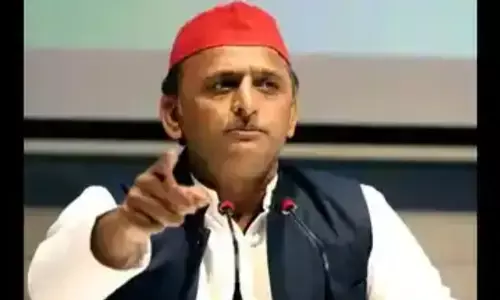 फ़तेहपुर जाते समय सांडों ने मेरे काफिले को मार दी टक्कर:अखिलेश फ़तेहपुर जाते समय सांडों ने मेरे काफिले को मार दी टक्कर:अखिलेश