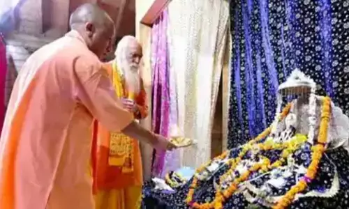 योगी ने राम जन्मभूमि पर पूजा-अर्चना की, मंदिर निर्माण की प्रगति का किया निरीक्षण योगी ने राम जन्मभूमि पर पूजा-अर्चना की, मंदिर निर्माण की प्रगति का किया निरीक्षण