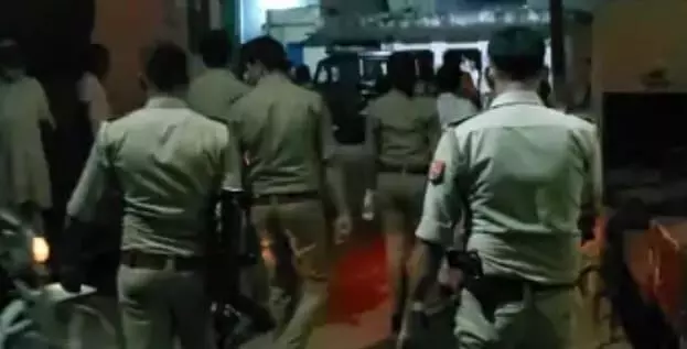 मुजफ्फरनगर में नल से पानी भरने को लेकर दो महिलाओं के बीच हुई मारपीट, एक महिला की हुई मौत मुजफ्फरनगर में नल से पानी भरने को लेकर दो महिलाओं के बीच हुई मारपीट, एक महिला की हुई मौत