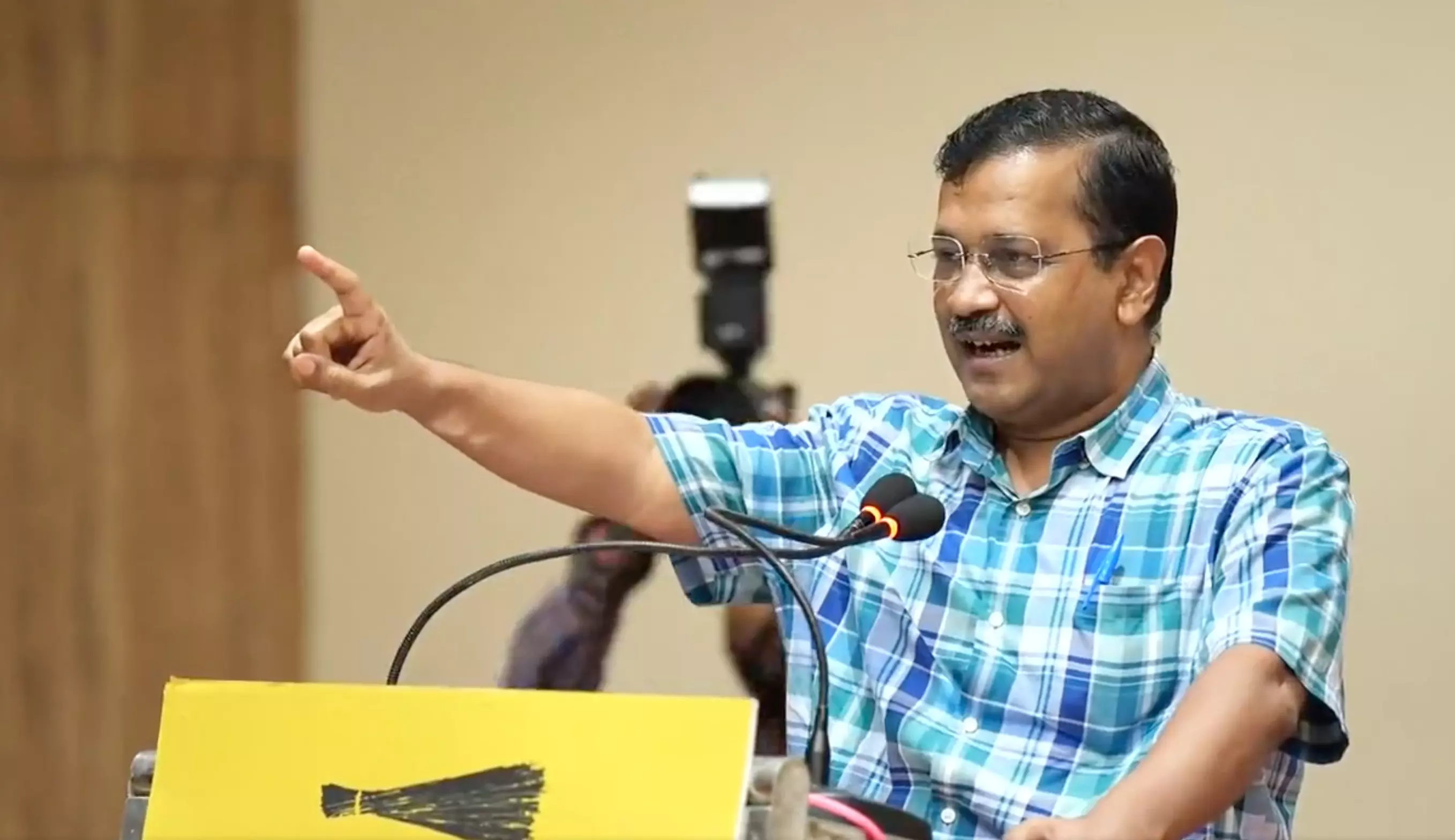 MP में बोले केजरीवाल, मामा ने धोखा दिया भरोसा मत करना, अब चाचा आ गया है इस चाचा पर भरोसा करना MP में बोले केजरीवाल, मामा ने धोखा दिया भरोसा मत करना, अब चाचा आ गया है इस चाचा पर भरोसा करना
