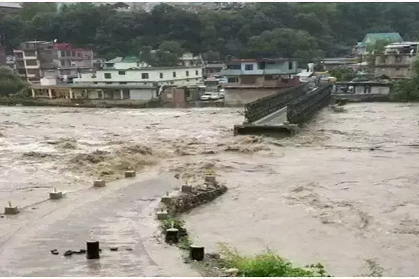 Flood and heavy rains wreak havoc in Himachal Pradesh, disaster declared in the state