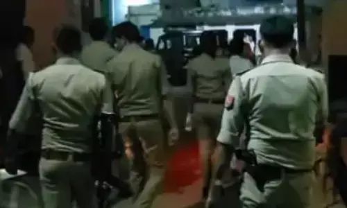 मुजफ्फरनगर में नल से पानी भरने को लेकर दो महिलाओं के बीच हुई मारपीट, एक महिला की हुई मौत मुजफ्फरनगर में नल से पानी भरने को लेकर दो महिलाओं के बीच हुई मारपीट, एक महिला की हुई मौत
