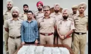 मोहाली पुलिस ने उत्तर प्रदेश के मूल निवासी को ₹ 50 लाख की बेहिसाब नकदी के साथ पकड़ा मोहाली पुलिस ने उत्तर प्रदेश के मूल निवासी को ₹ 50 लाख की बेहिसाब नकदी के साथ पकड़ा