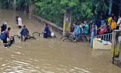 दिल्ली ने वार्षिक बारिश का आंकड़ा किया पार,भारी बारिश के बीच गुरुग्राम में फिर आ गई बाढ़ दिल्ली ने वार्षिक बारिश का आंकड़ा किया पार,भारी बारिश के बीच गुरुग्राम में फिर आ गई बाढ़