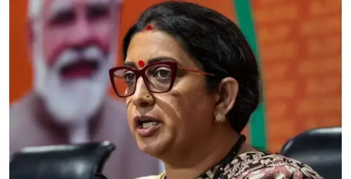 उन्हें शर्म आनी चाहिए मुझे नहीं, फ्लाइंग किस को लेकर स्मृति ईरानी का राहुल गांधी पर ताजा हमला उन्हें शर्म आनी चाहिए मुझे नहीं, फ्लाइंग किस को लेकर स्मृति ईरानी का राहुल गांधी पर ताजा हमला