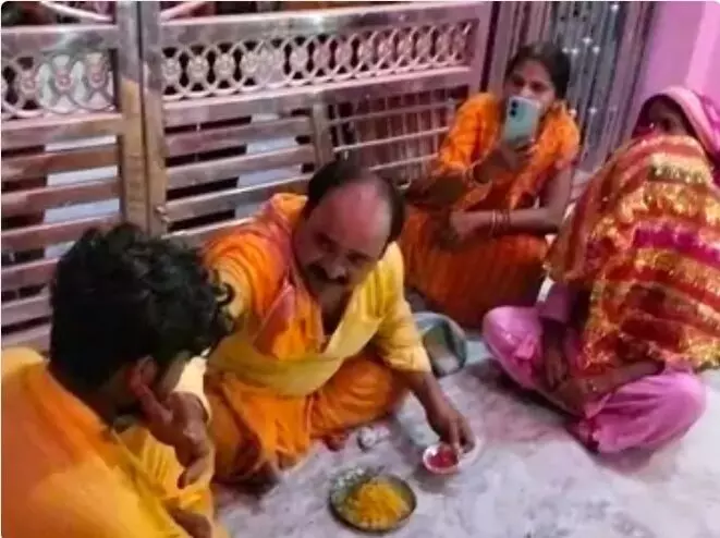 समस्तीपुर में ग्रामीणों ने प्रेमी जोड़े की कराई शादी,रात में सुनसान जगह मिलने पहुंचे थे दोनों समस्तीपुर में ग्रामीणों ने प्रेमी जोड़े की कराई शादी,रात में सुनसान जगह मिलने पहुंचे थे दोनों