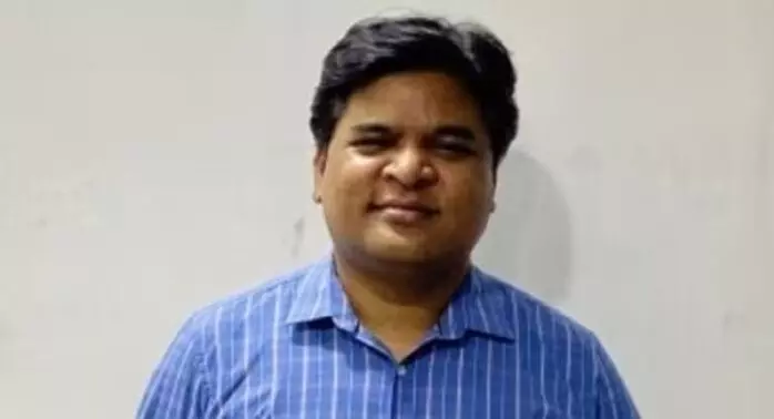 दिल्ली का अधिकारी कई महीनों तक दोस्त की बेटी से करता रहा बलात्कार,हुआ निलंबित